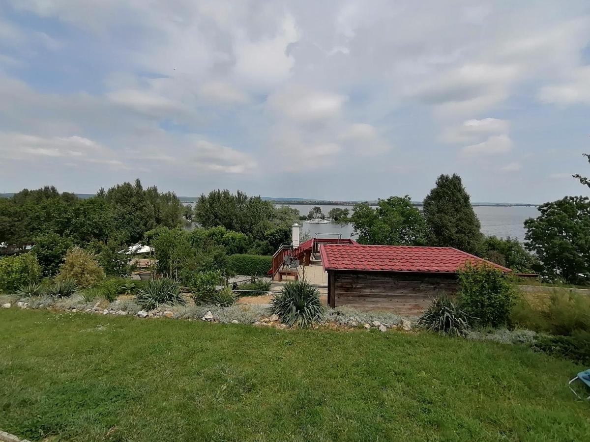 Penzion Nad Jezerem Pavlov Eksteriør billede